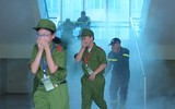 Xem các em nhỏ dập lửa, thoát hiểm trong đám cháy